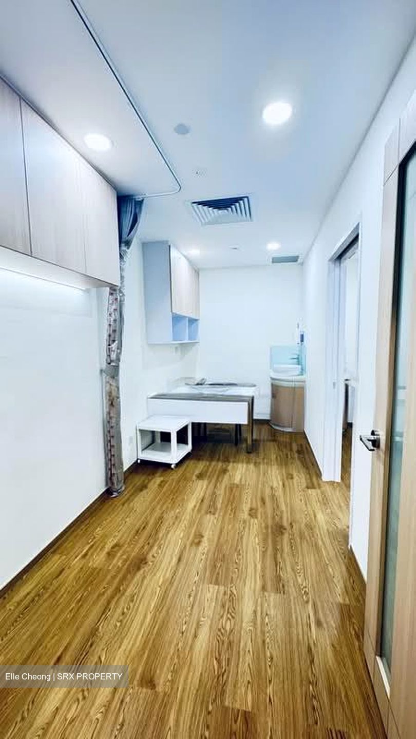 Gleneagles Hospital (D10), Retail #593496061